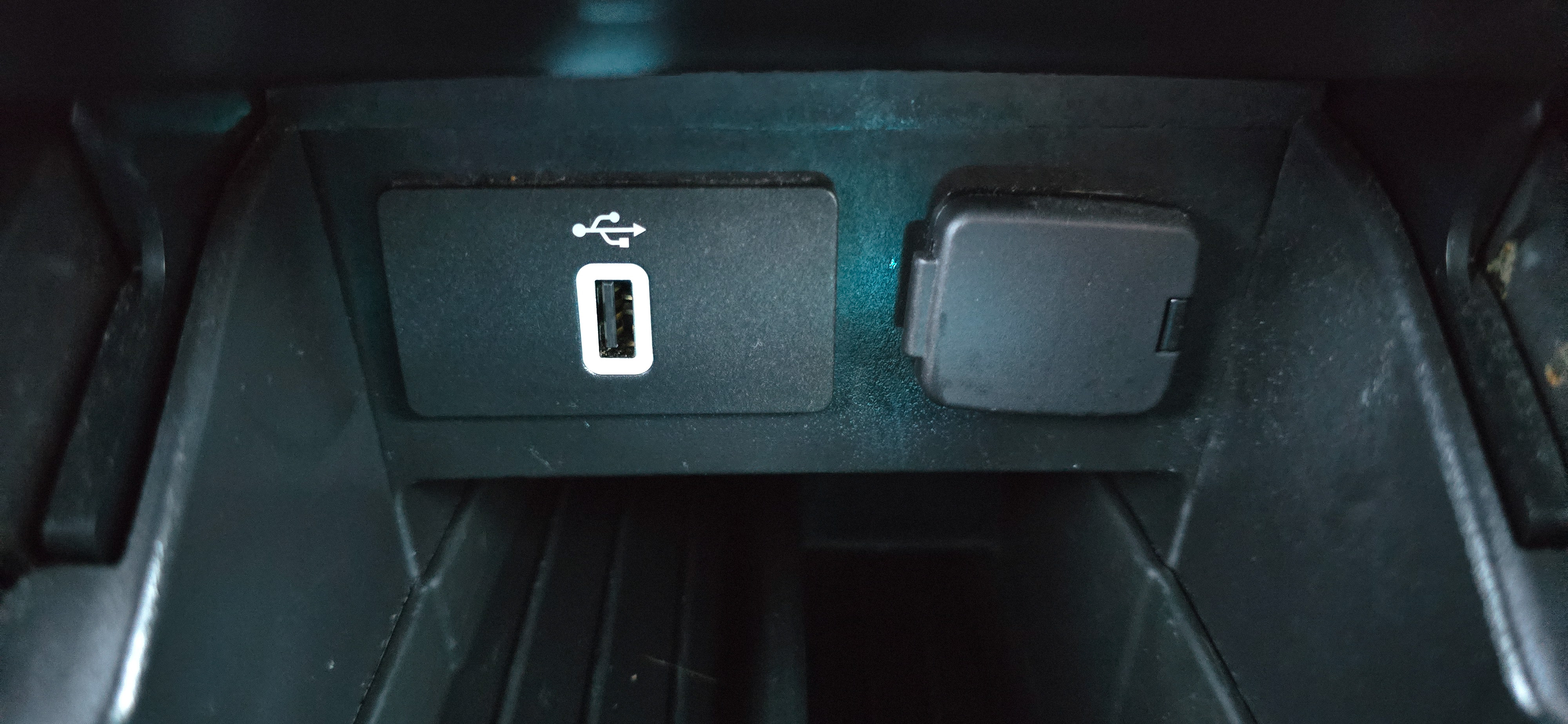 #1078 - 2017 Ford Explorer-37