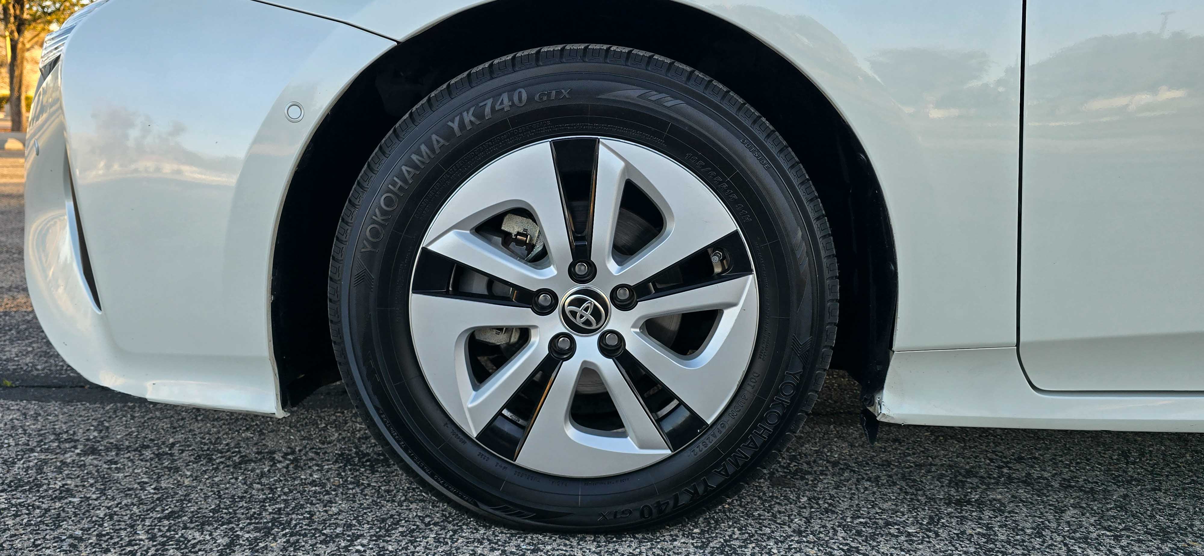 #1092 - 2017 Toyota Prius-14