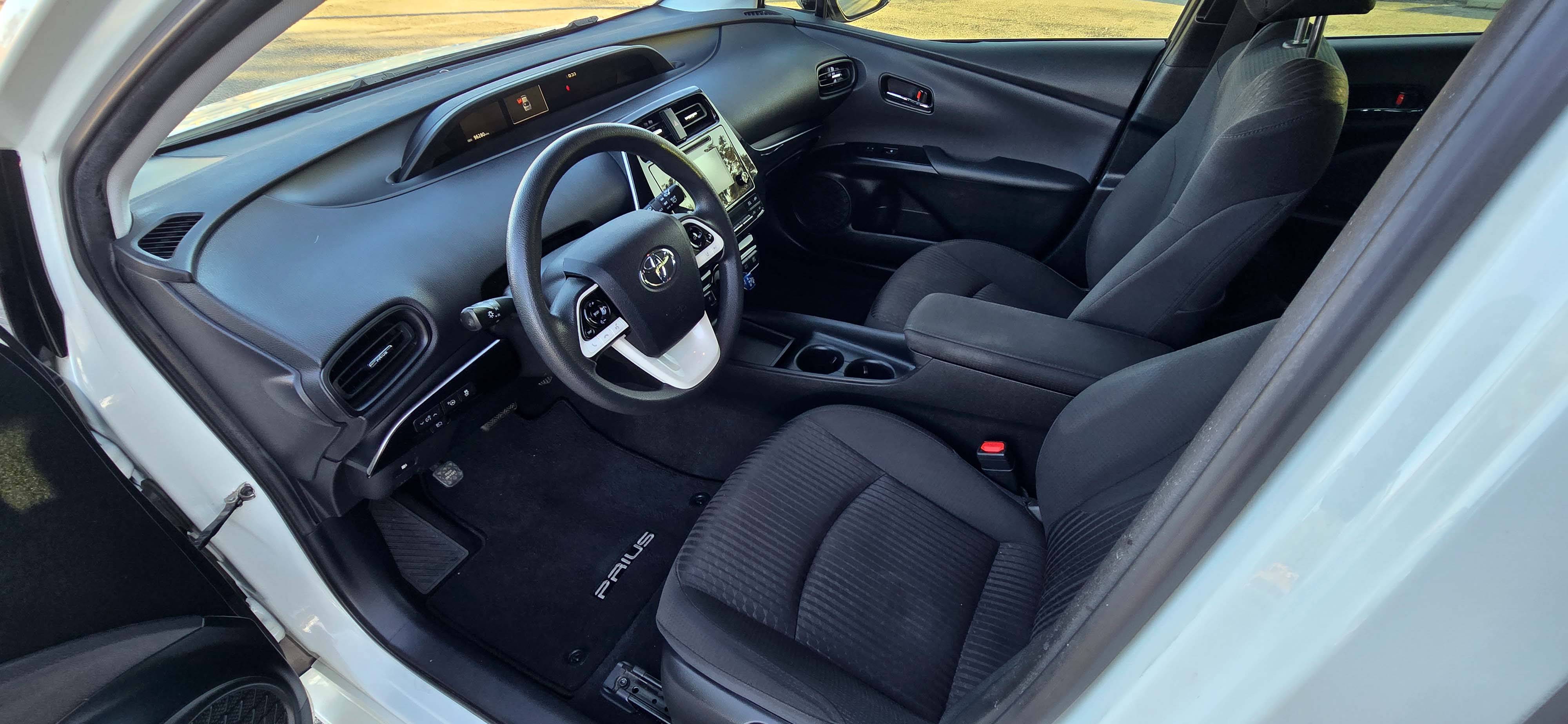 #1092 - 2017 Toyota Prius-21