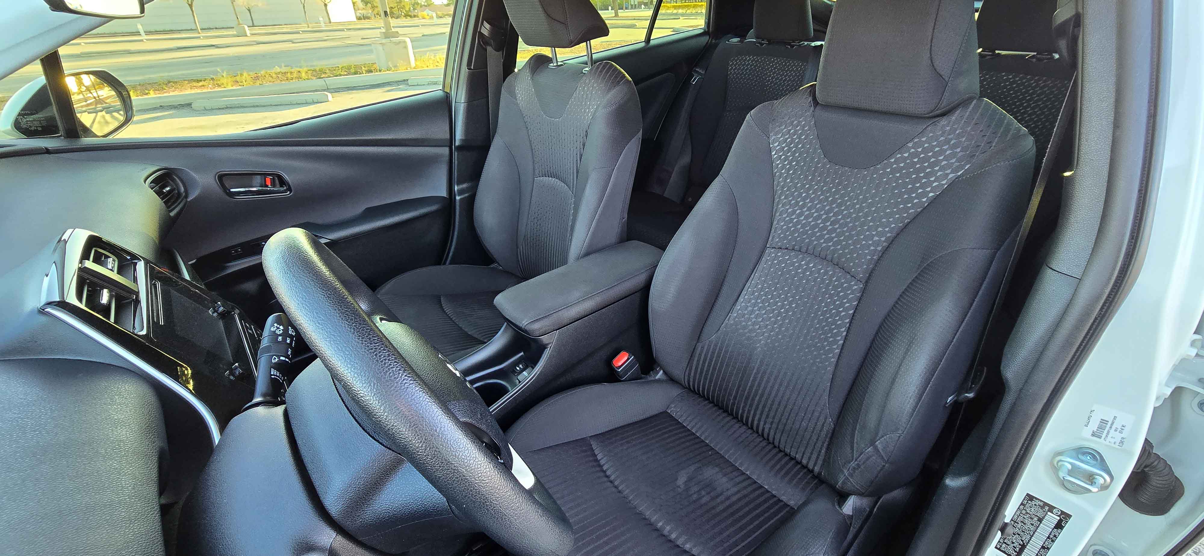 #1092 - 2017 Toyota Prius-22