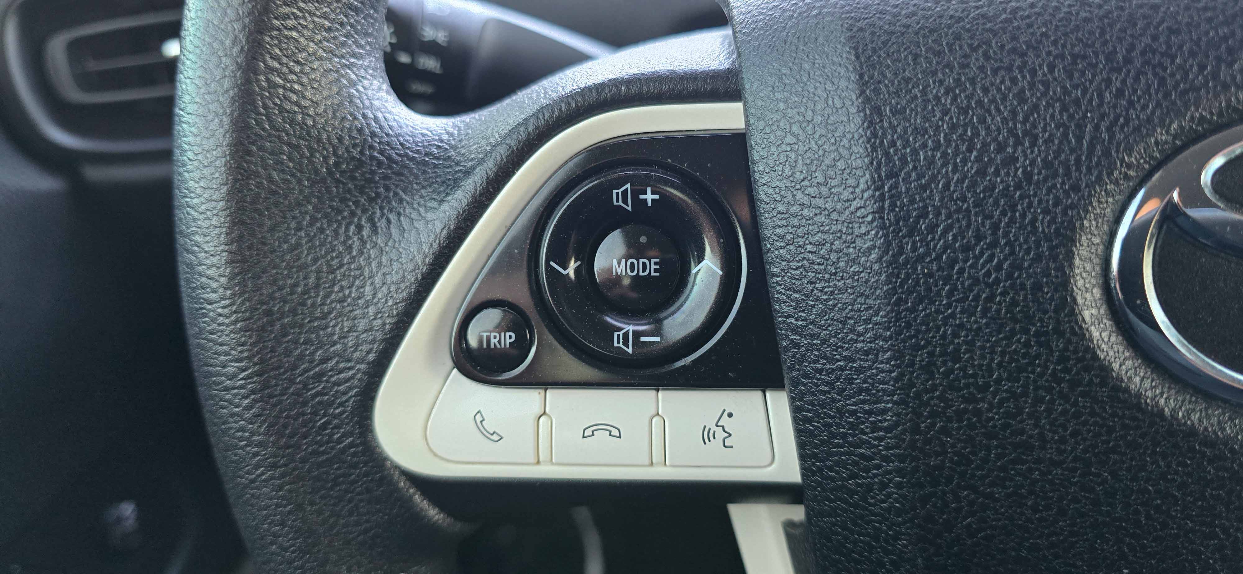 #1092 - 2017 Toyota Prius-25