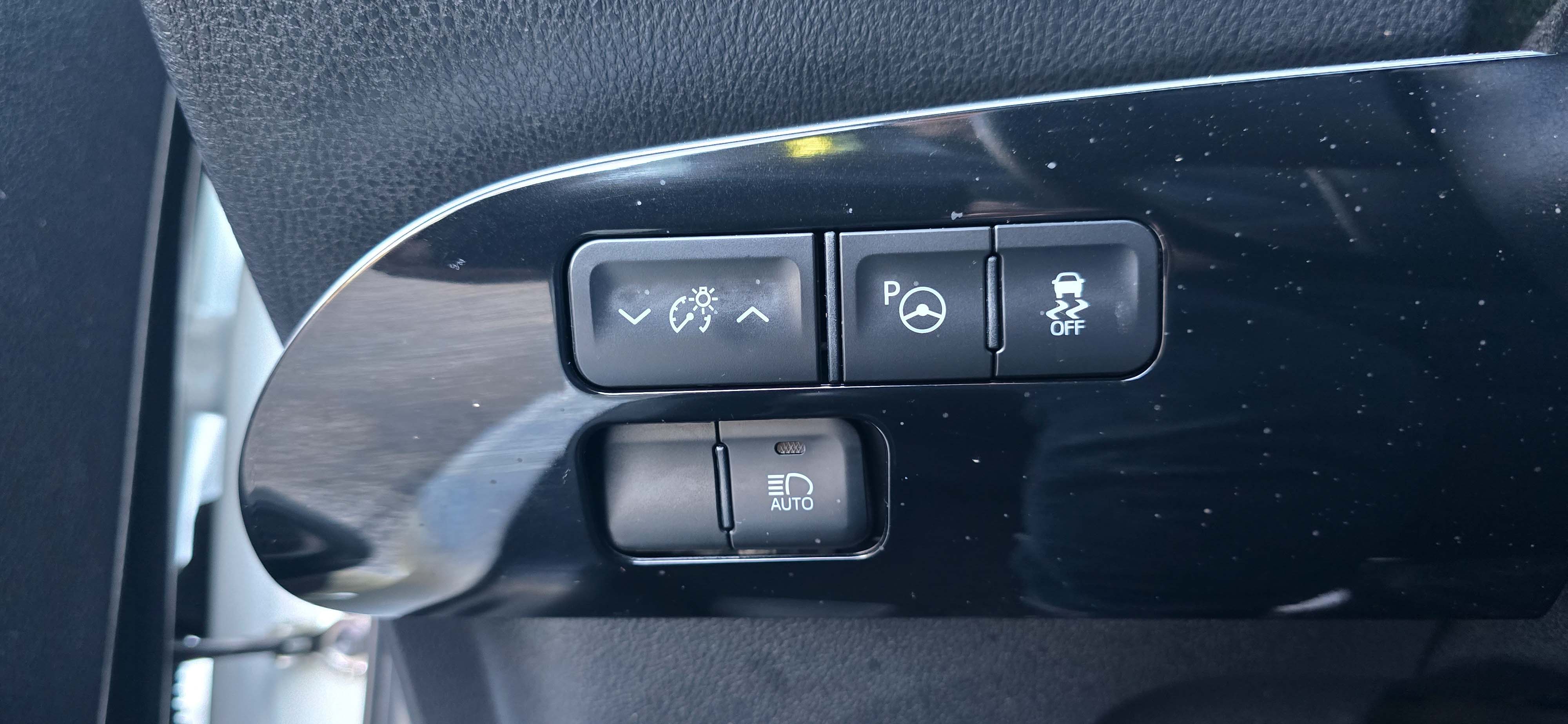 #1092 - 2017 Toyota Prius-26