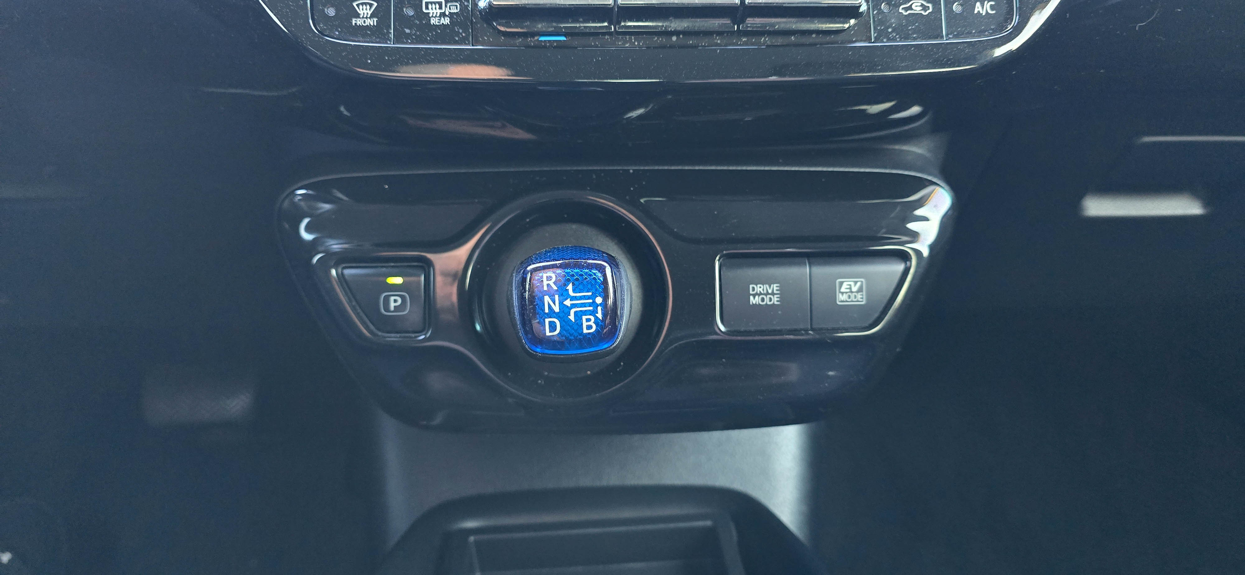 #1092 - 2017 Toyota Prius-32