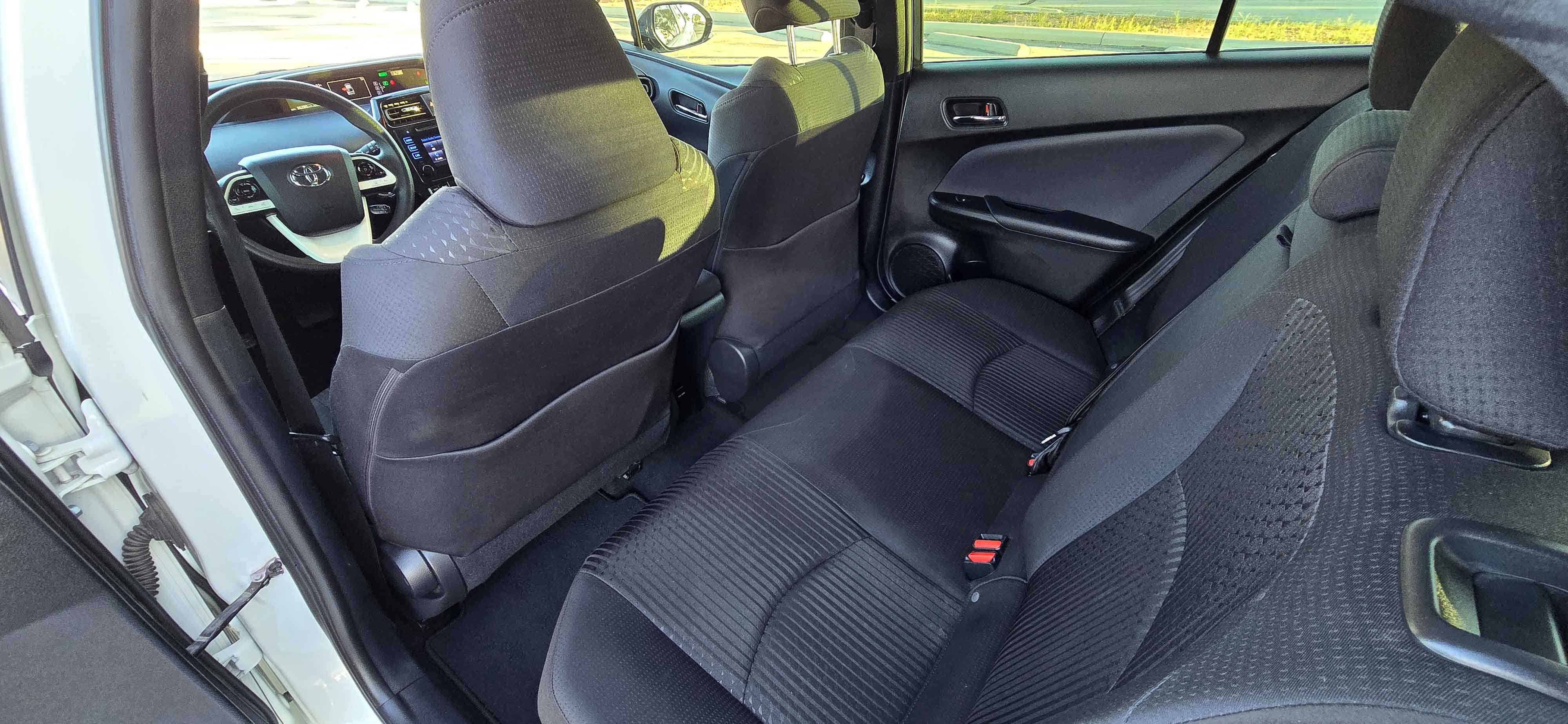 #1092 - 2017 Toyota Prius-35