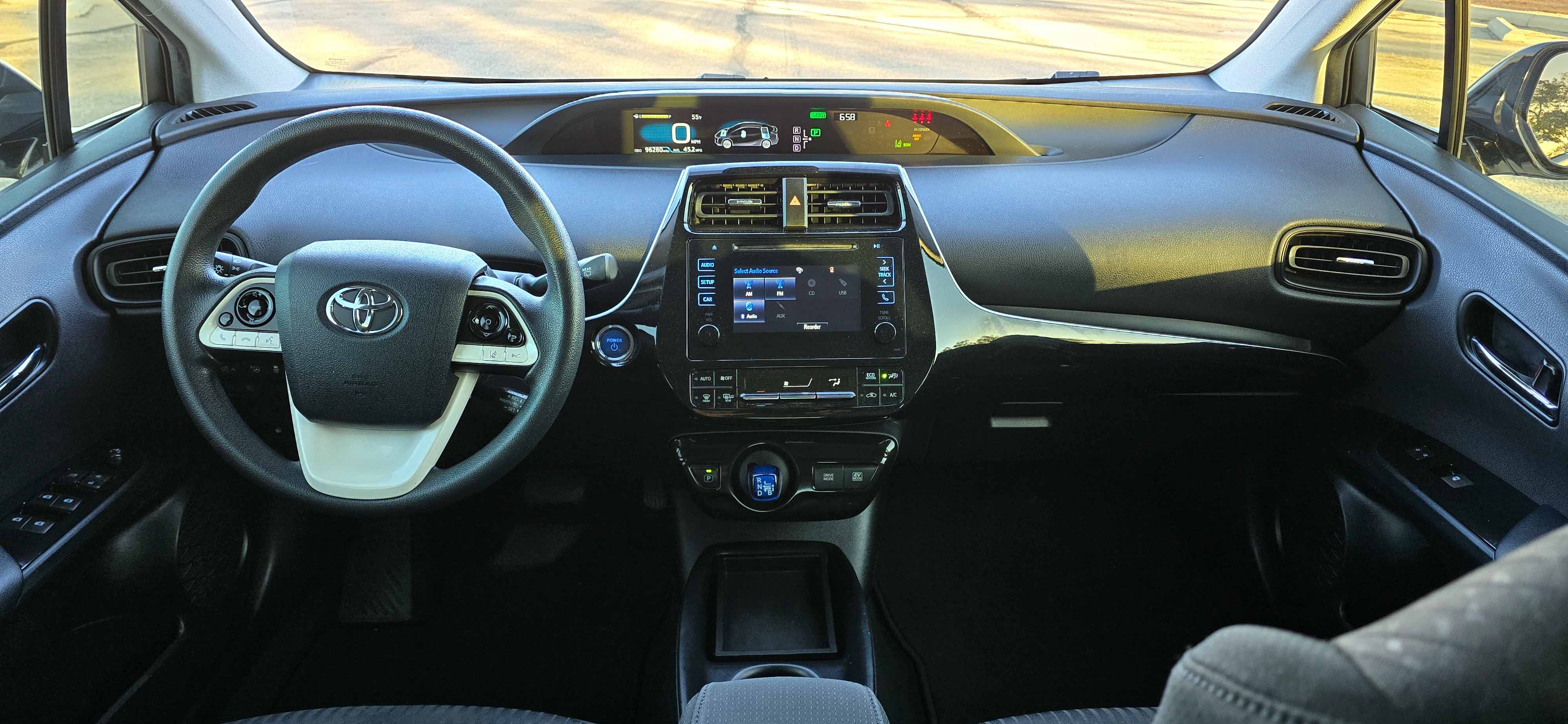 #1092 - 2017 Toyota Prius-37