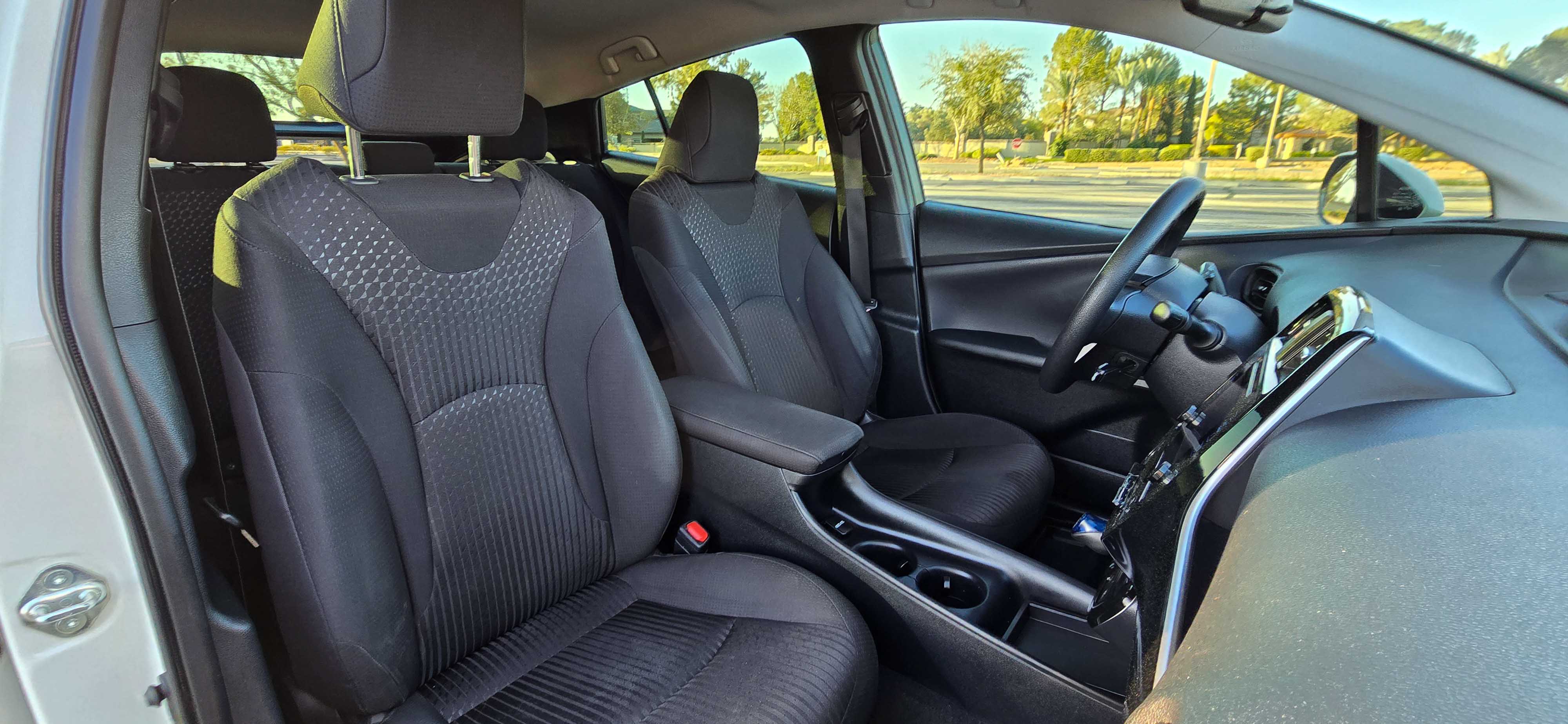 #1092 - 2017 Toyota Prius-39