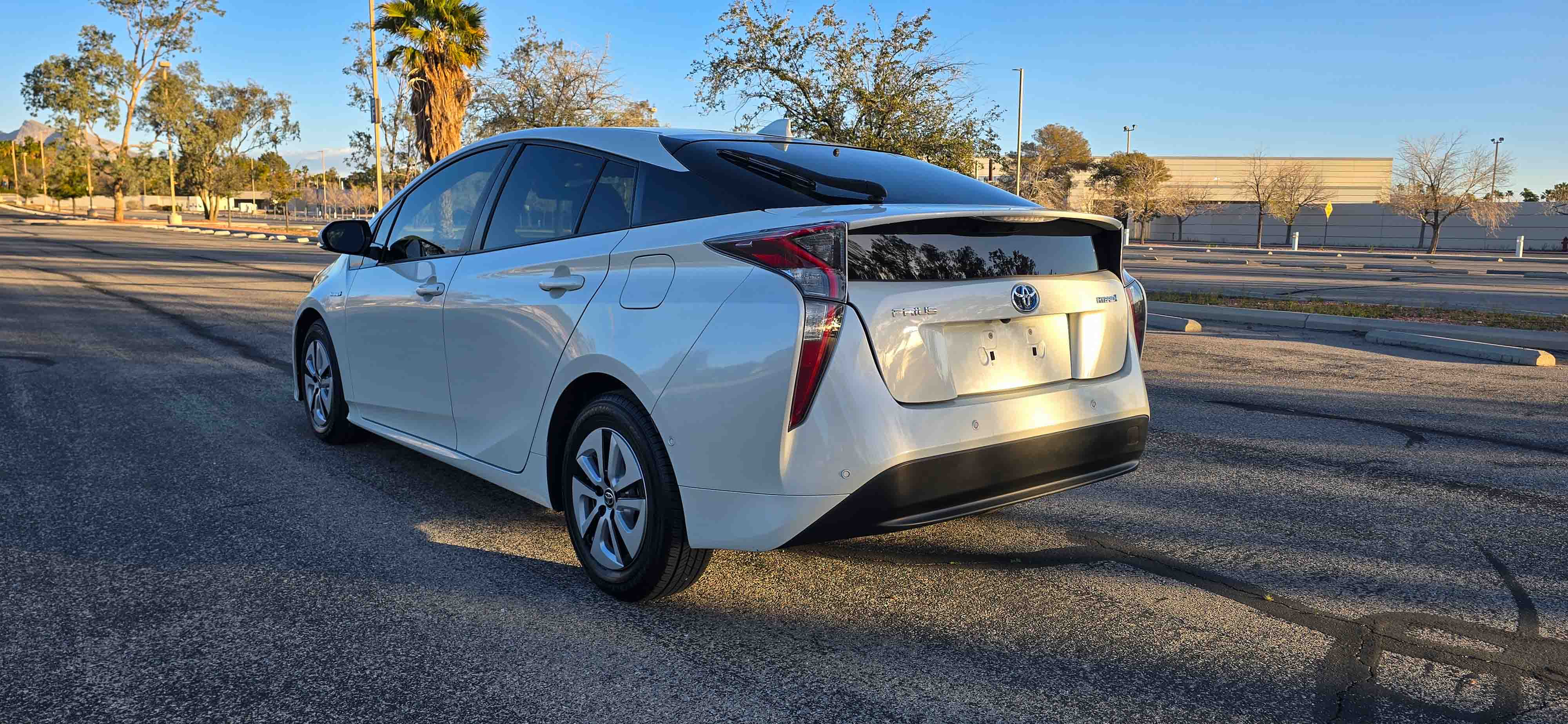 #1092 - 2017 Toyota Prius-4