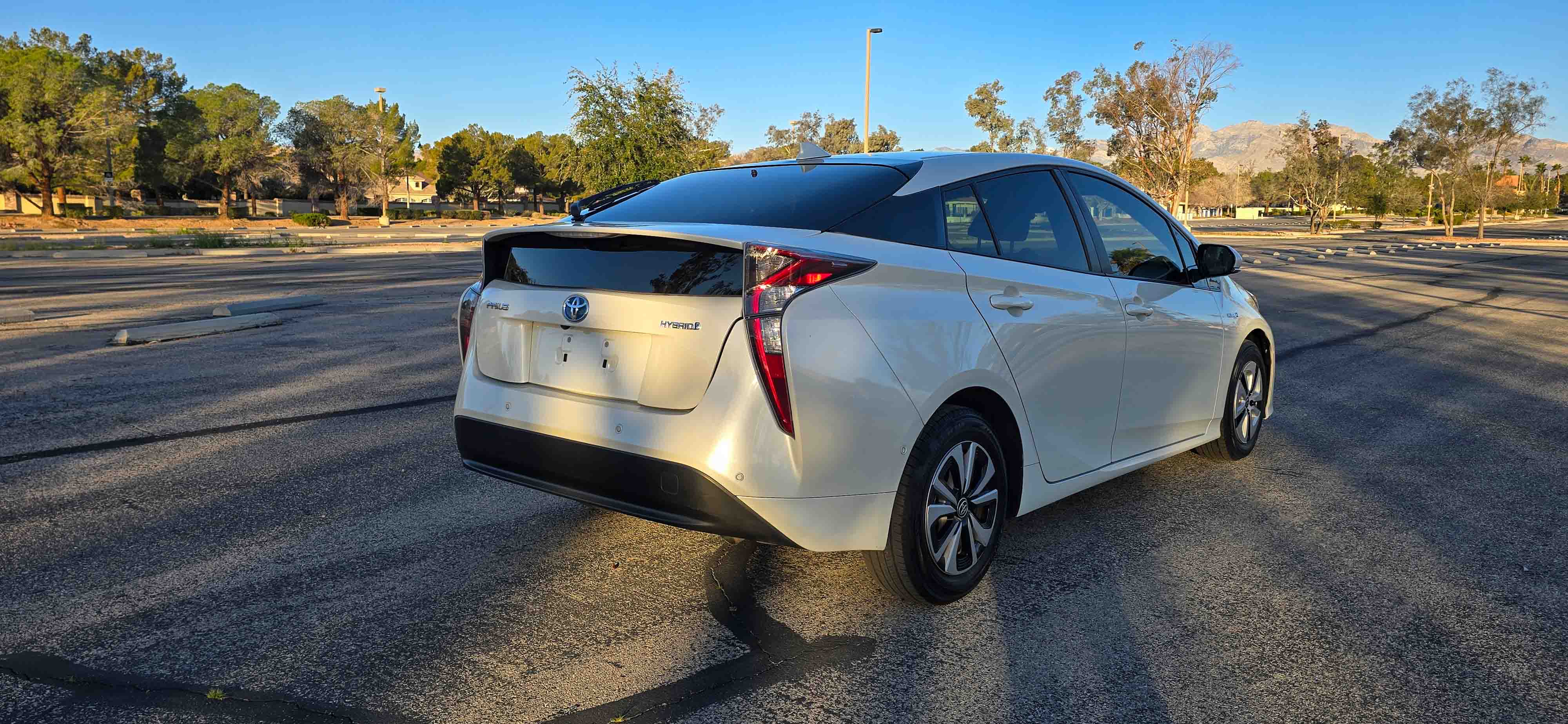 #1092 - 2017 Toyota Prius-6