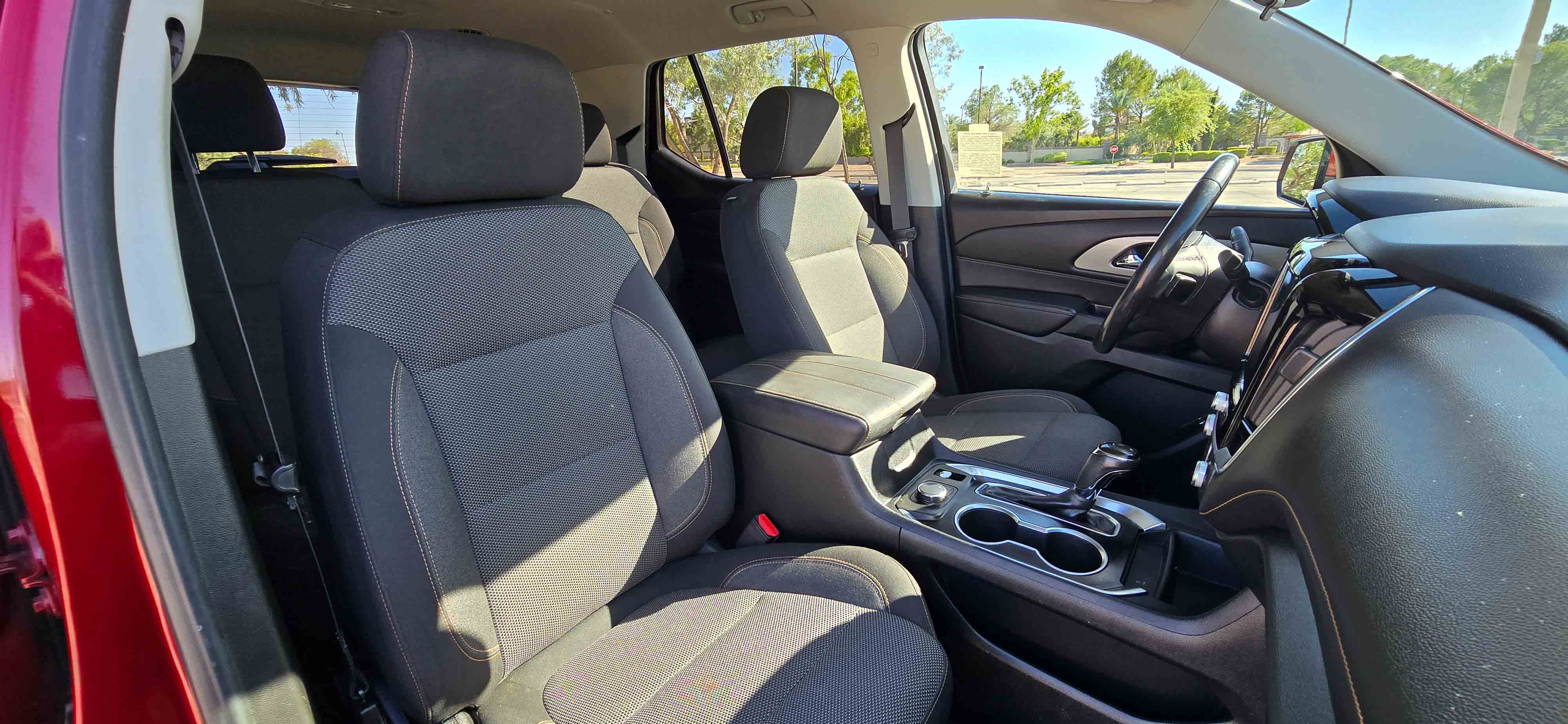 #1104 - 2019 Chevorlet Traverse LT-46