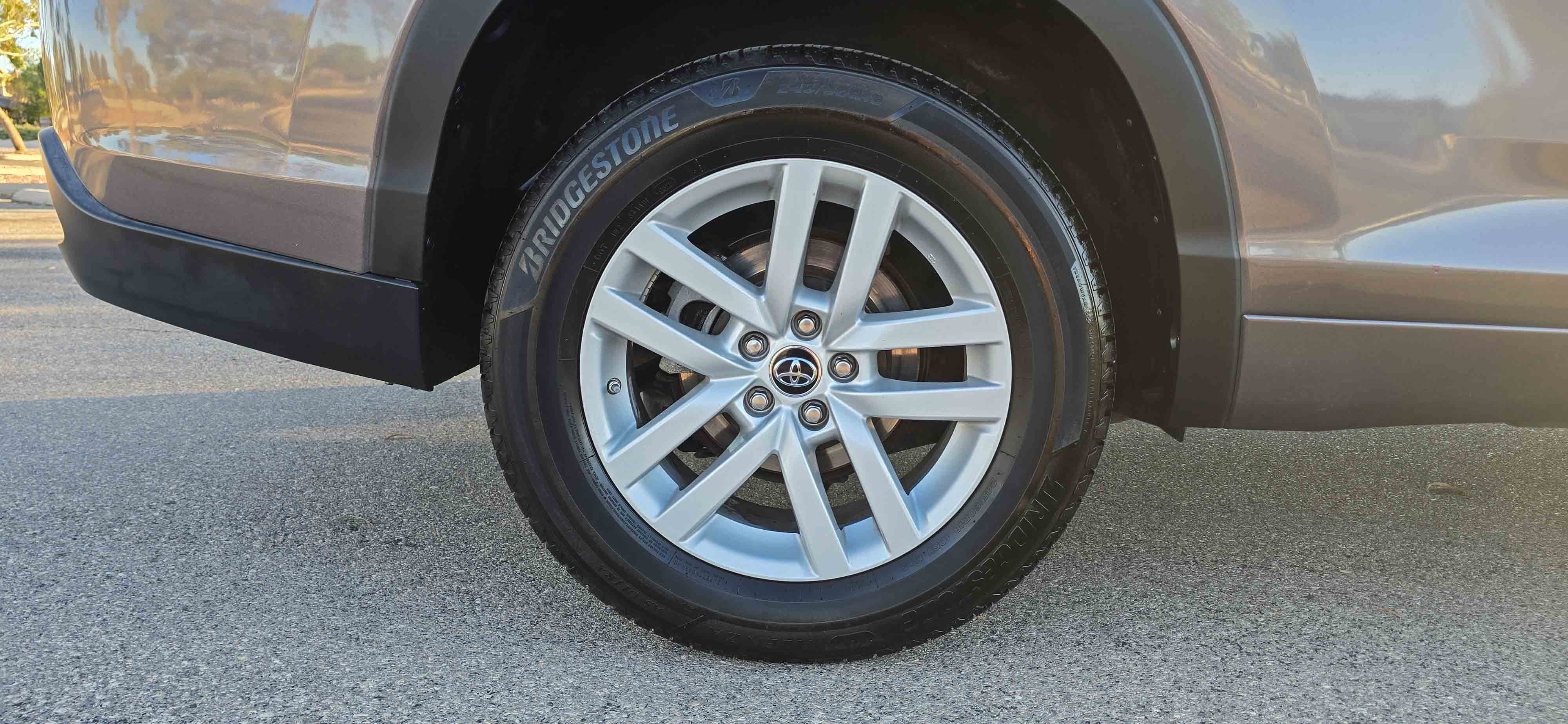 #1107 - 2016 Toyota Highlander-15