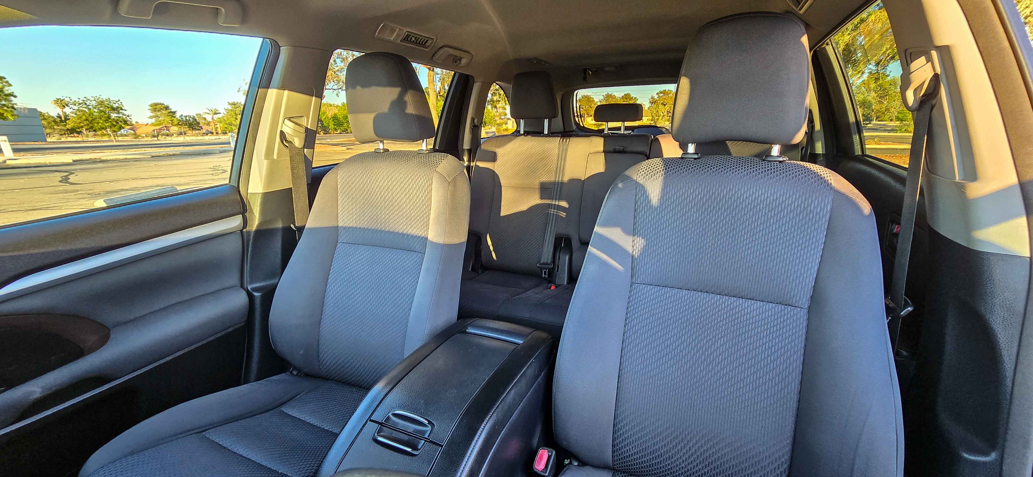 #1107 - 2016 Toyota Highlander-17