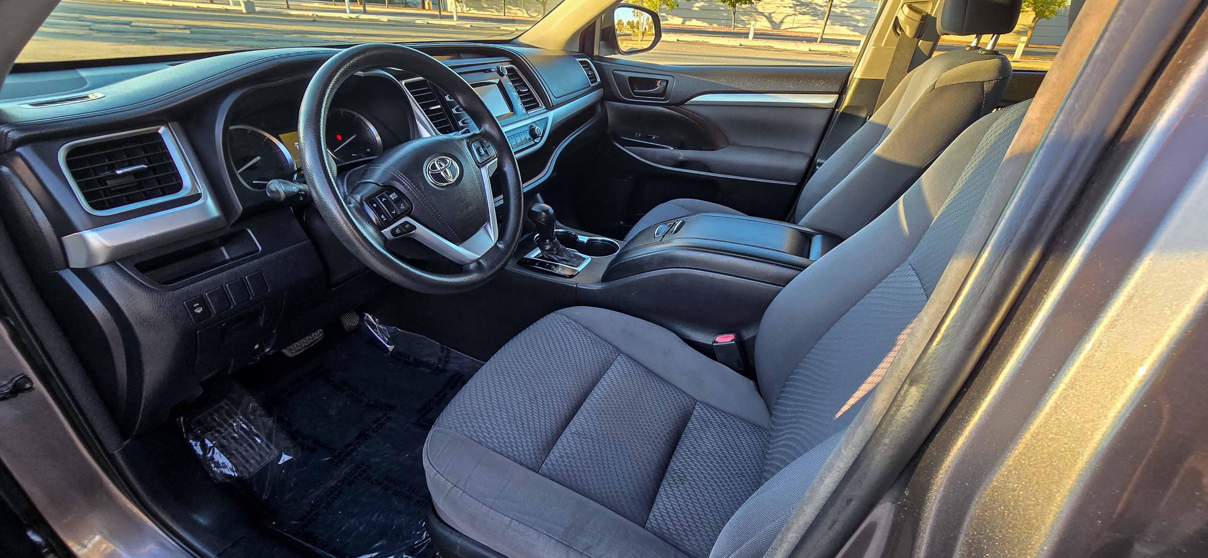 #1107 - 2016 Toyota Highlander-18