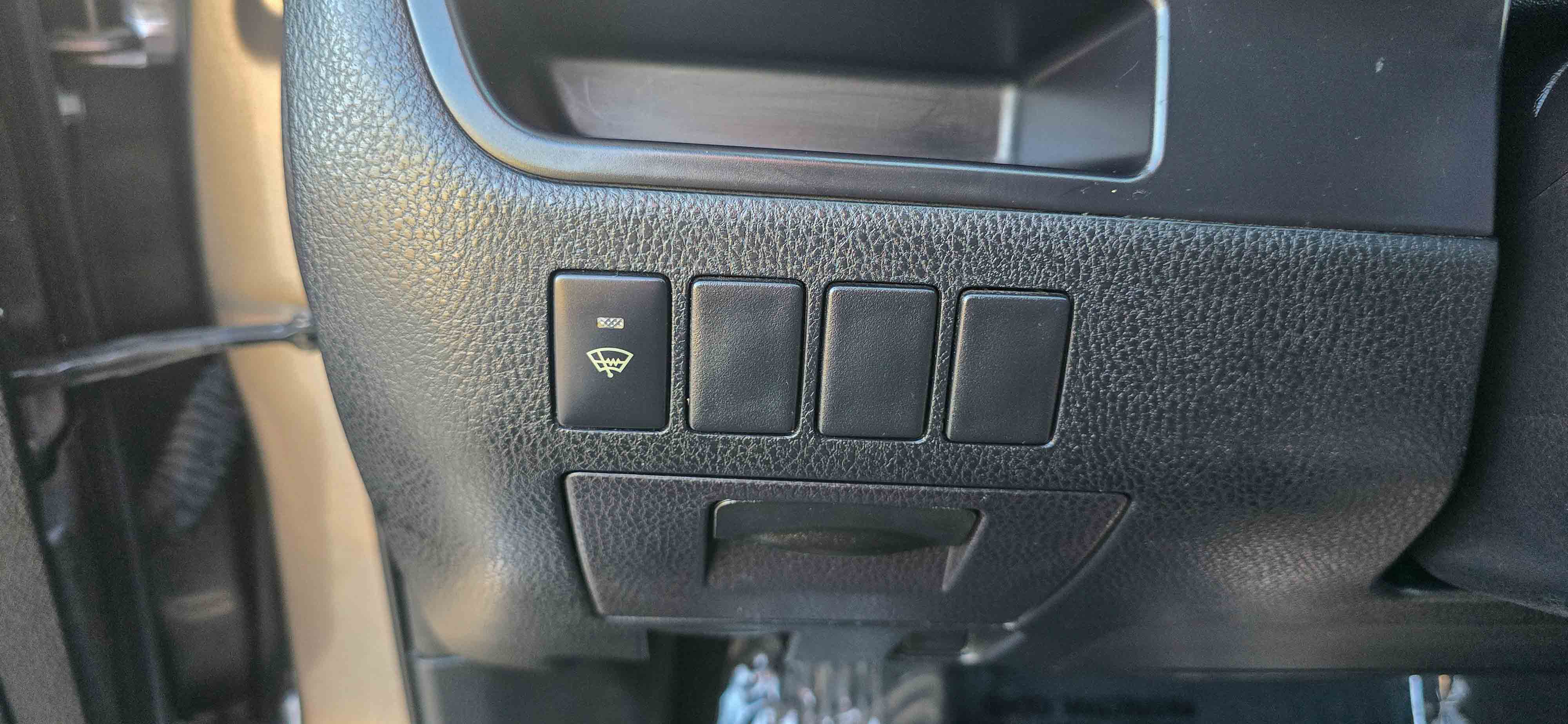 #1107 - 2016 Toyota Highlander-19