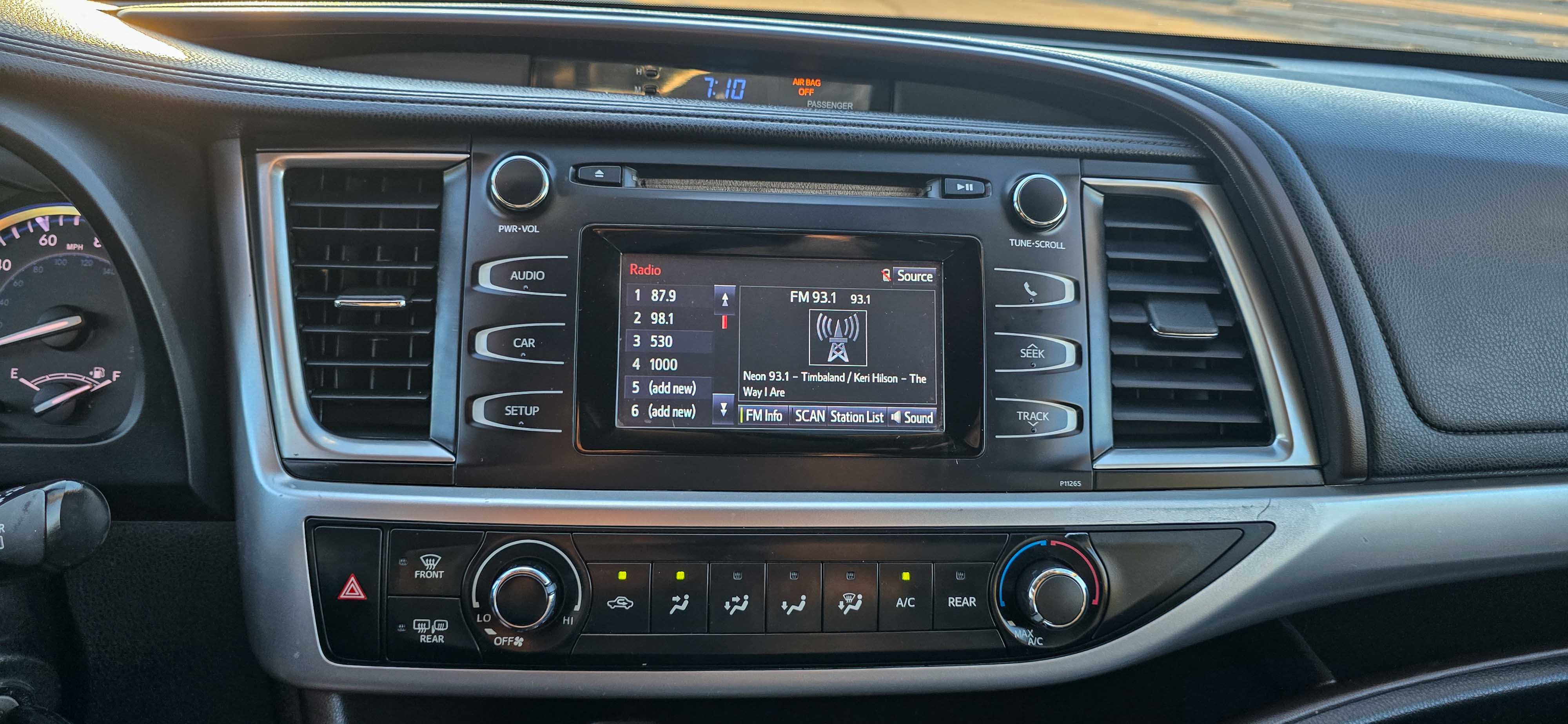 #1107 - 2016 Toyota Highlander-21