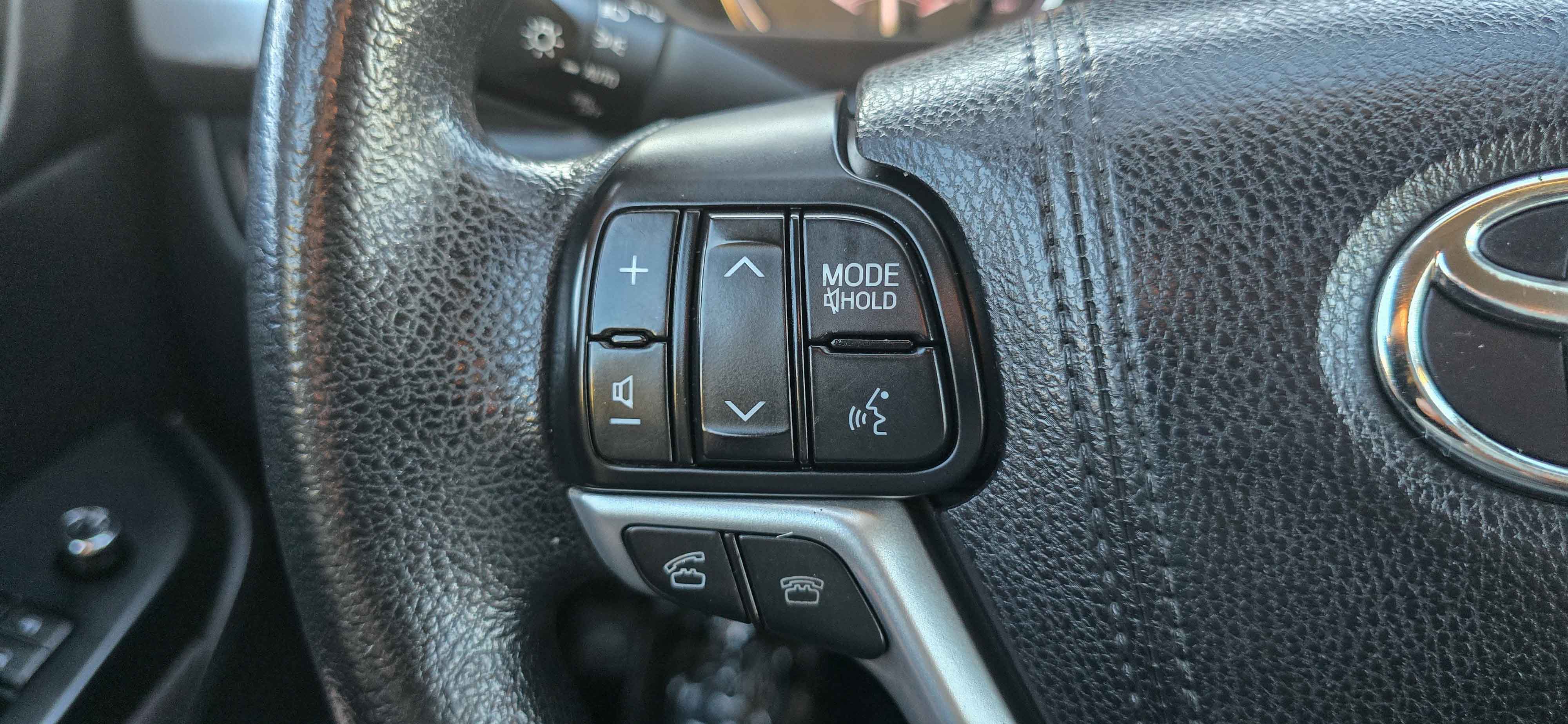 #1107 - 2016 Toyota Highlander-26