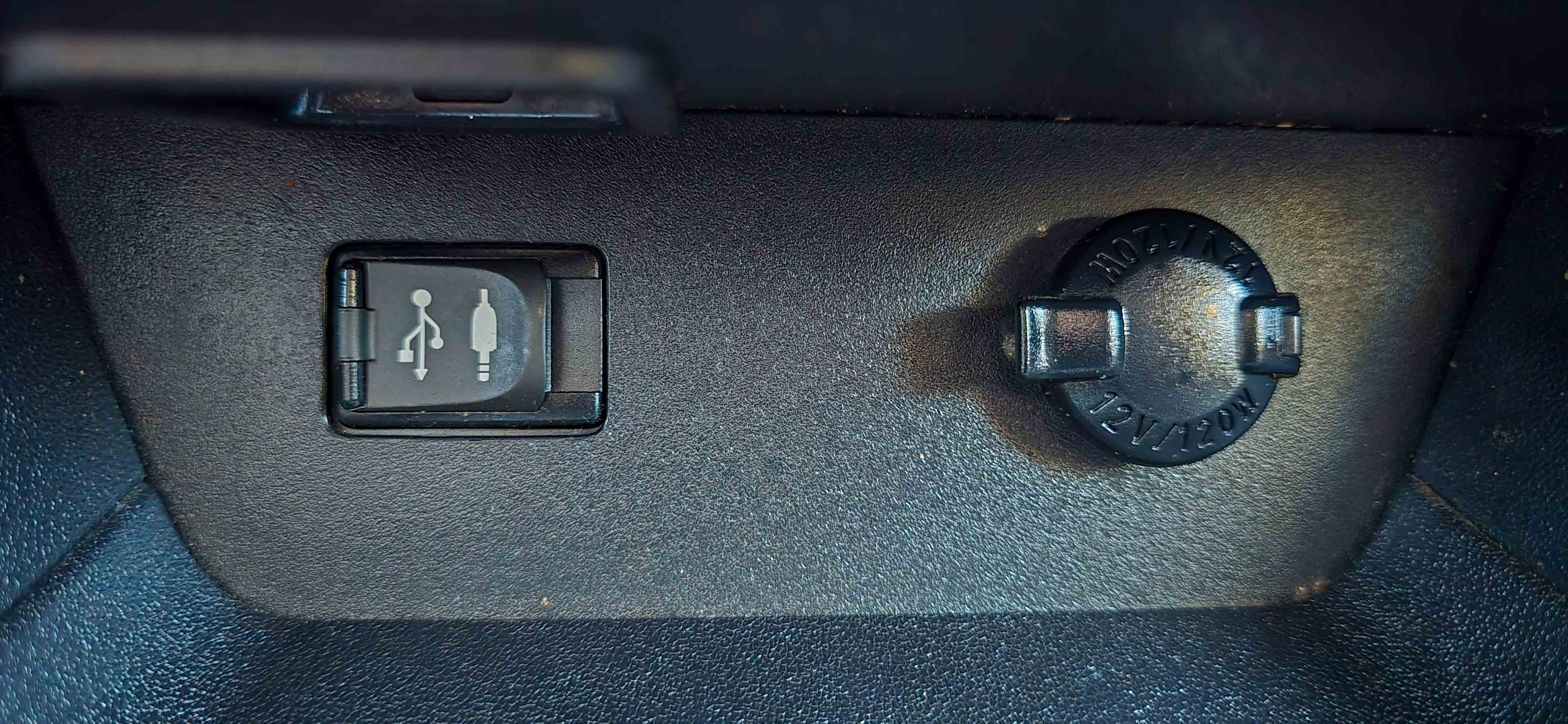 #1107 - 2016 Toyota Highlander-28