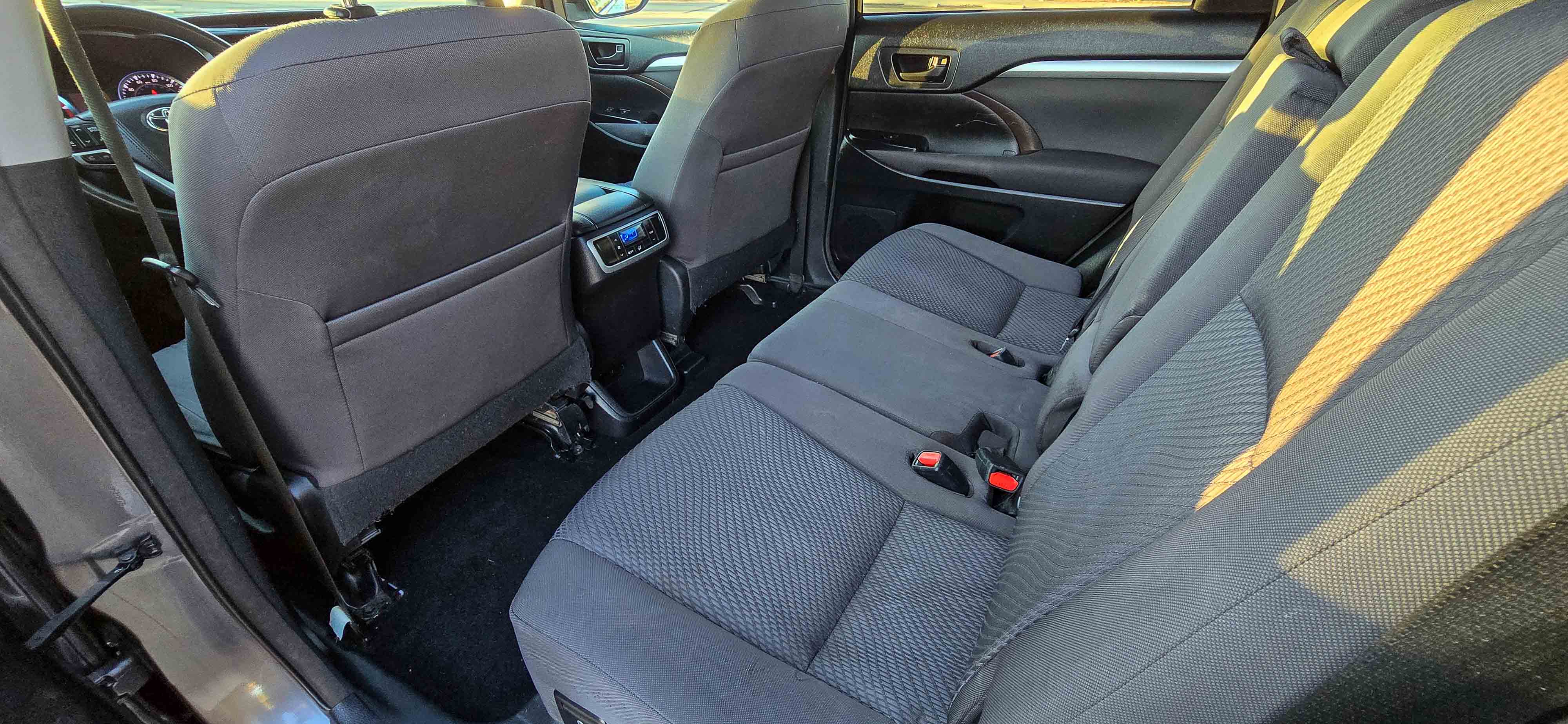 #1107 - 2016 Toyota Highlander-29
