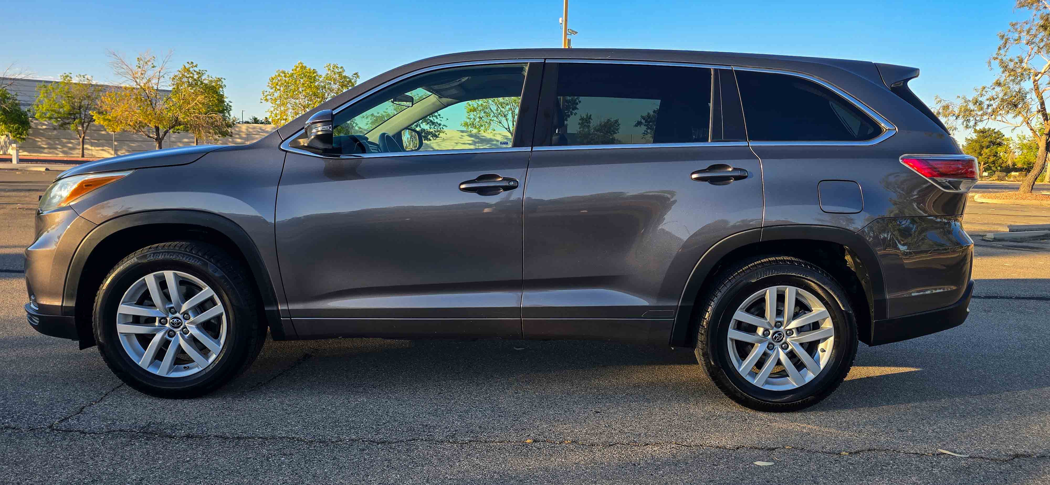 #1107 - 2016 Toyota Highlander-3