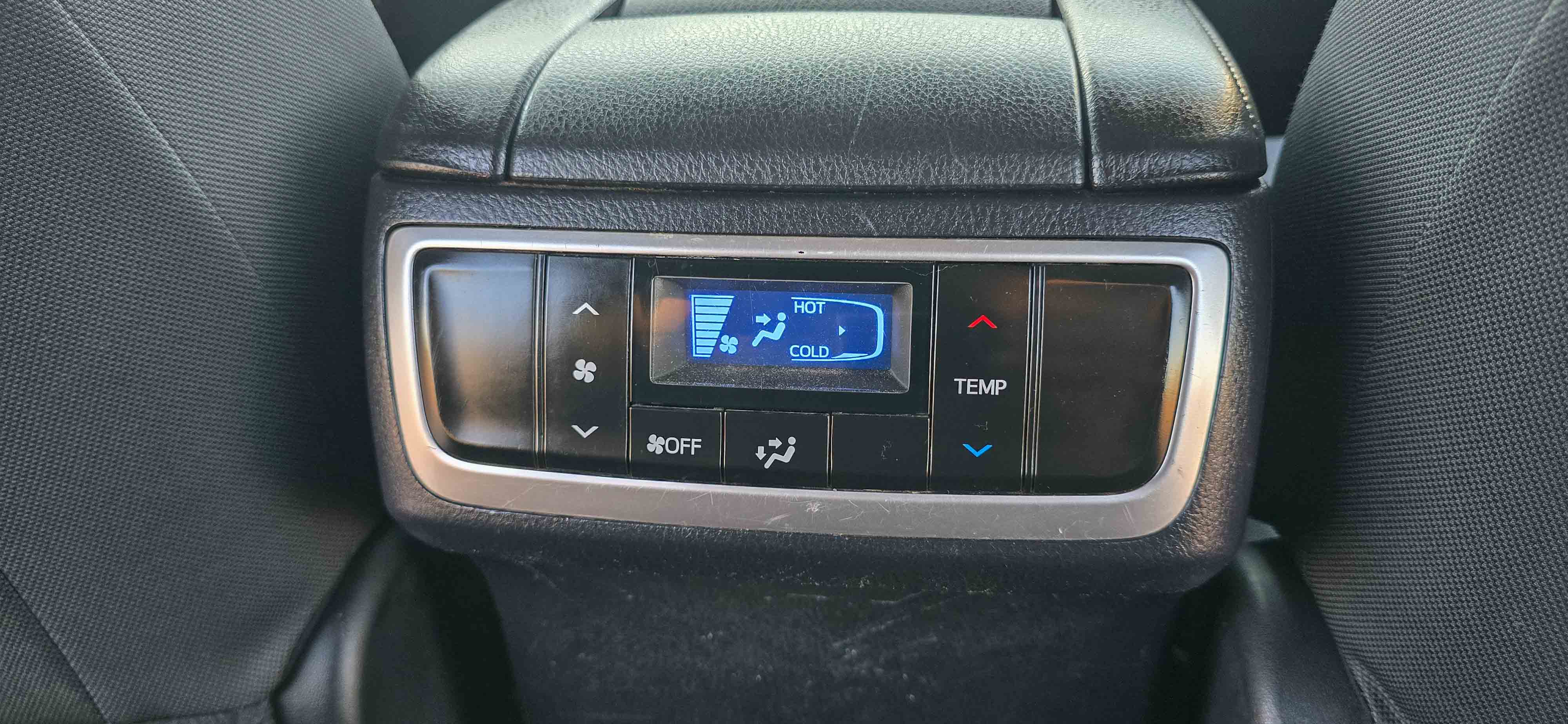 #1107 - 2016 Toyota Highlander-33