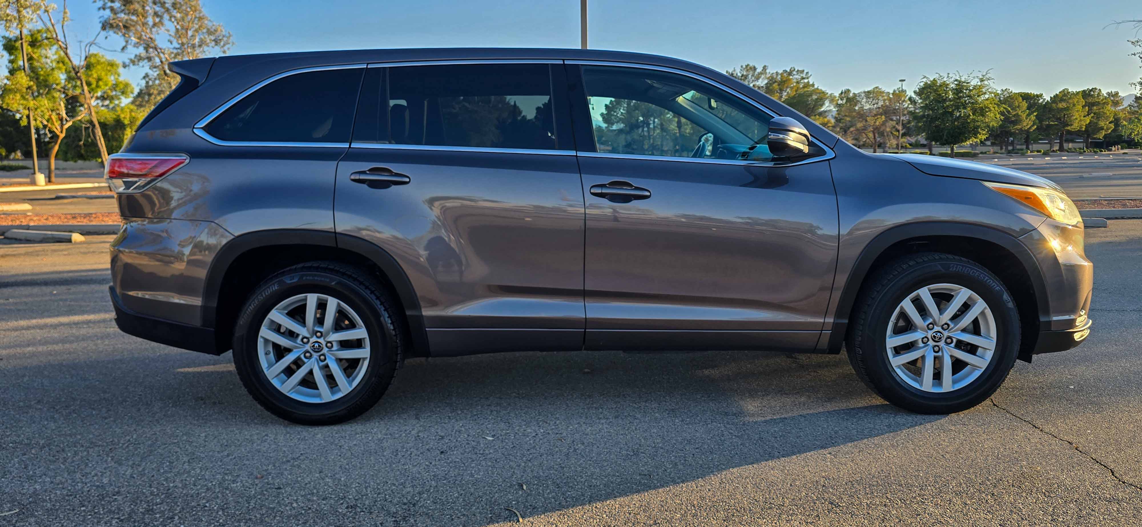 #1107 - 2016 Toyota Highlander-7