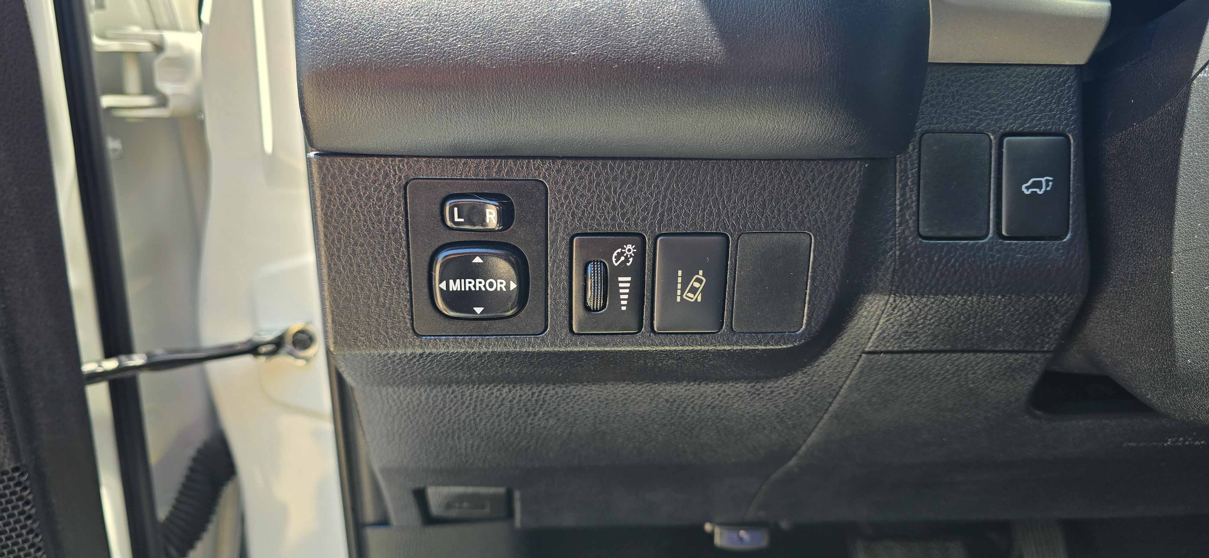 #1113 - 2016 Toyota RAV4 Limited-25