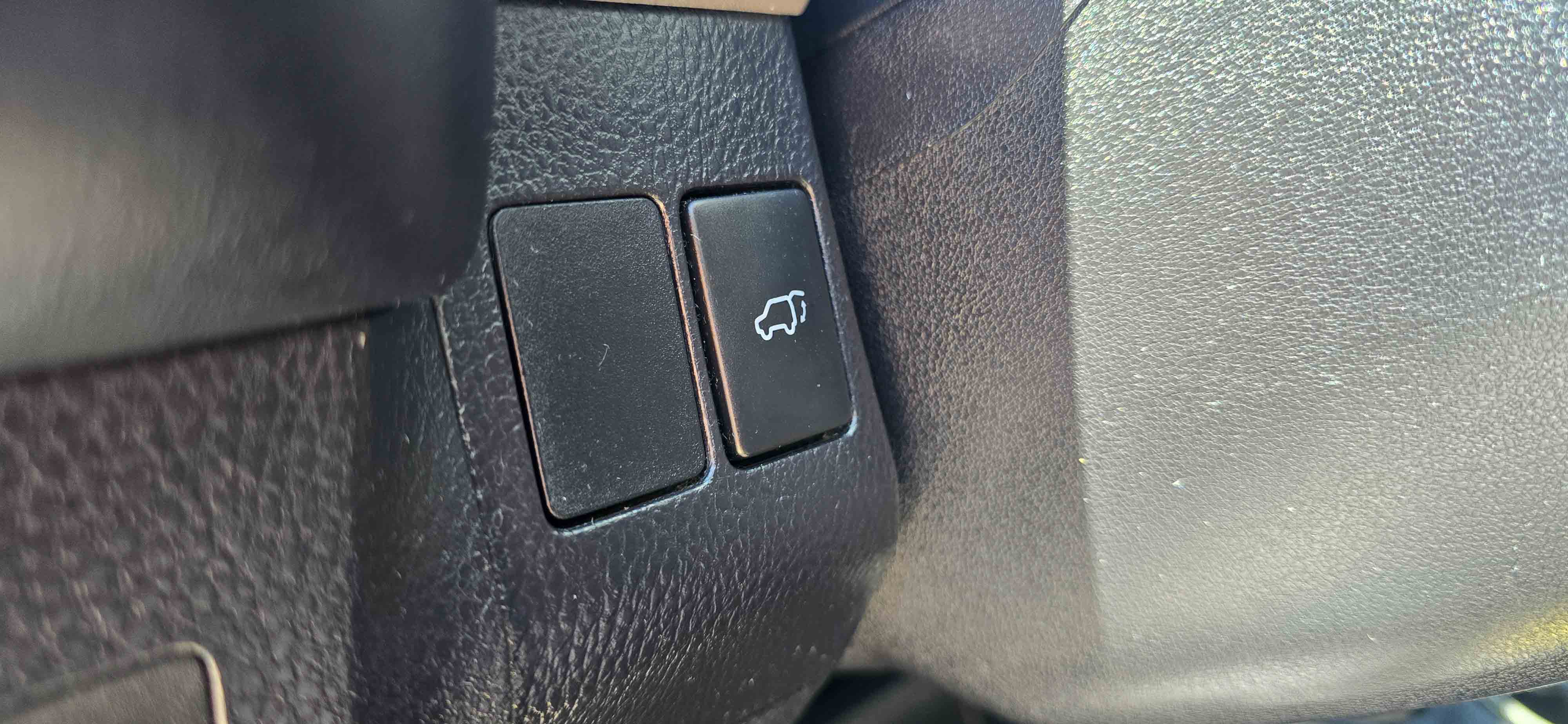 #1113 - 2016 Toyota RAV4 Limited-26