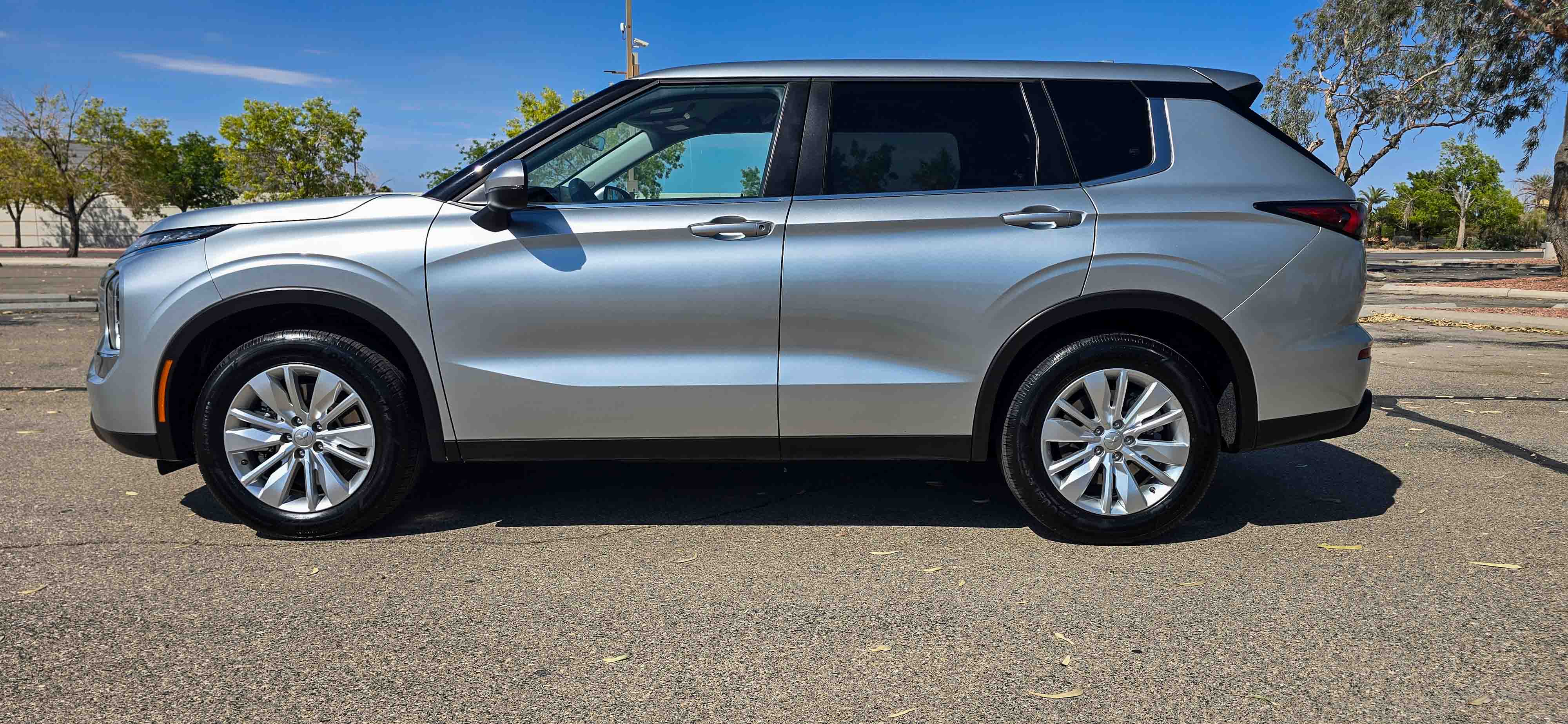 #1115 - 2025 Mitsubishi Outlander-3