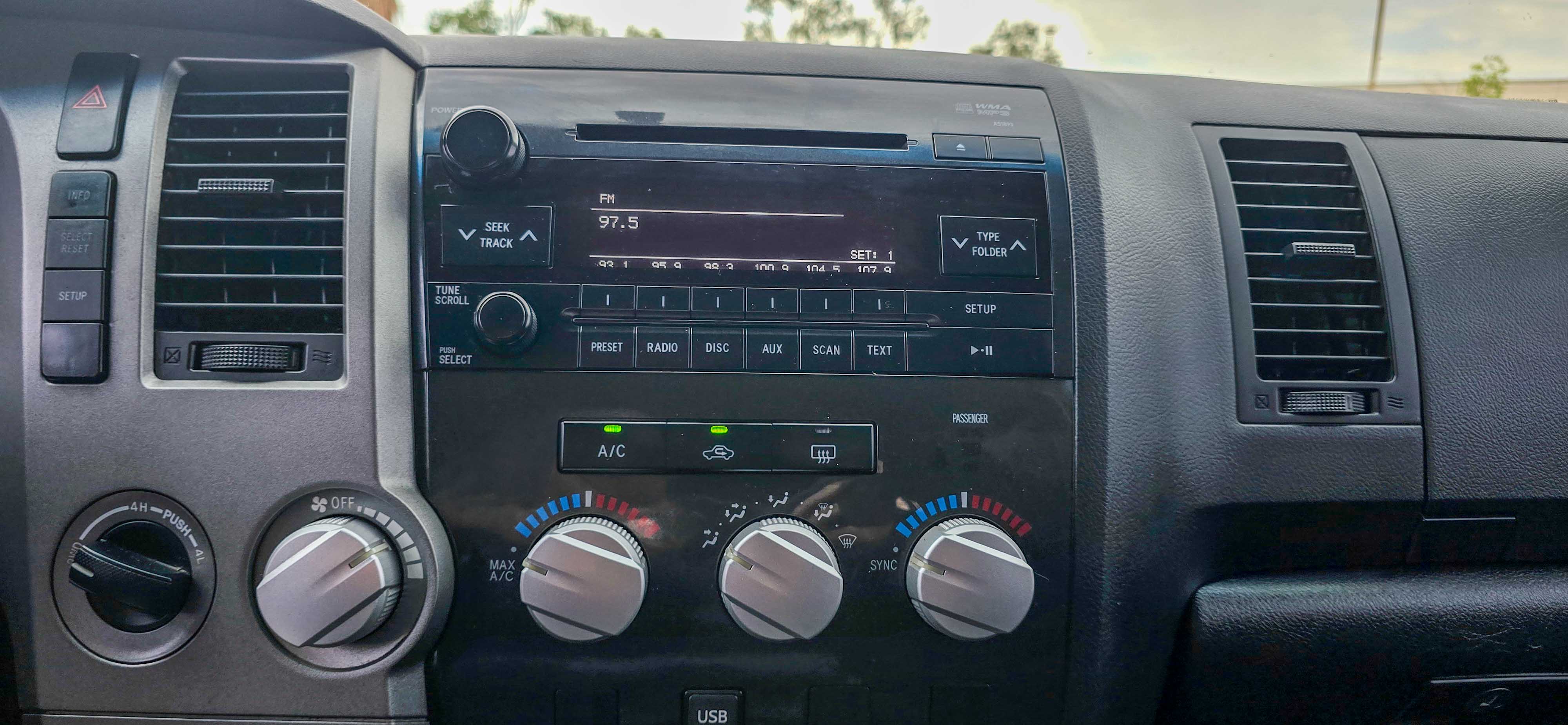 #1118 - 2011 Toyota Tundra-31